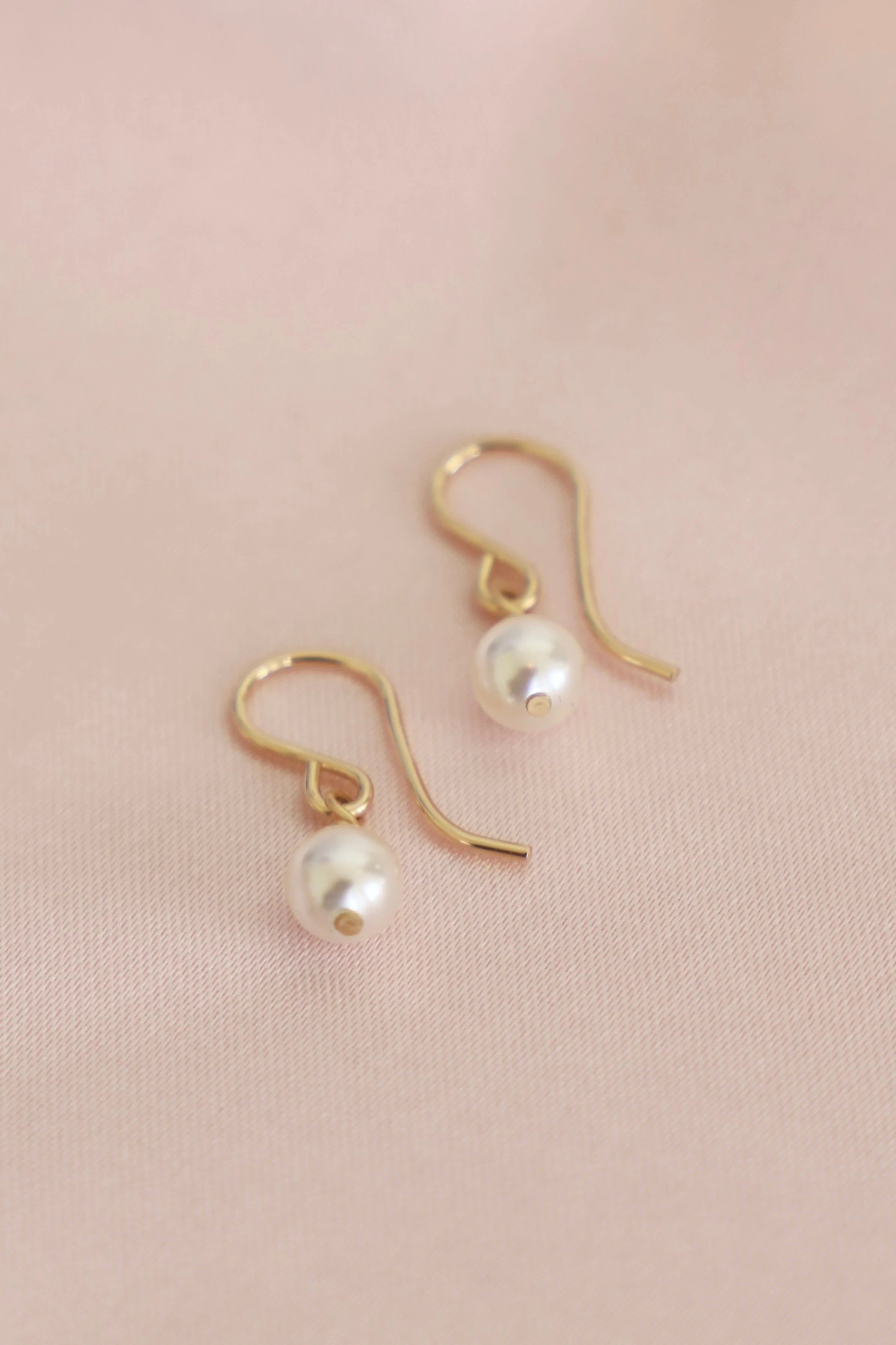 MINI PEARL EARRINGS