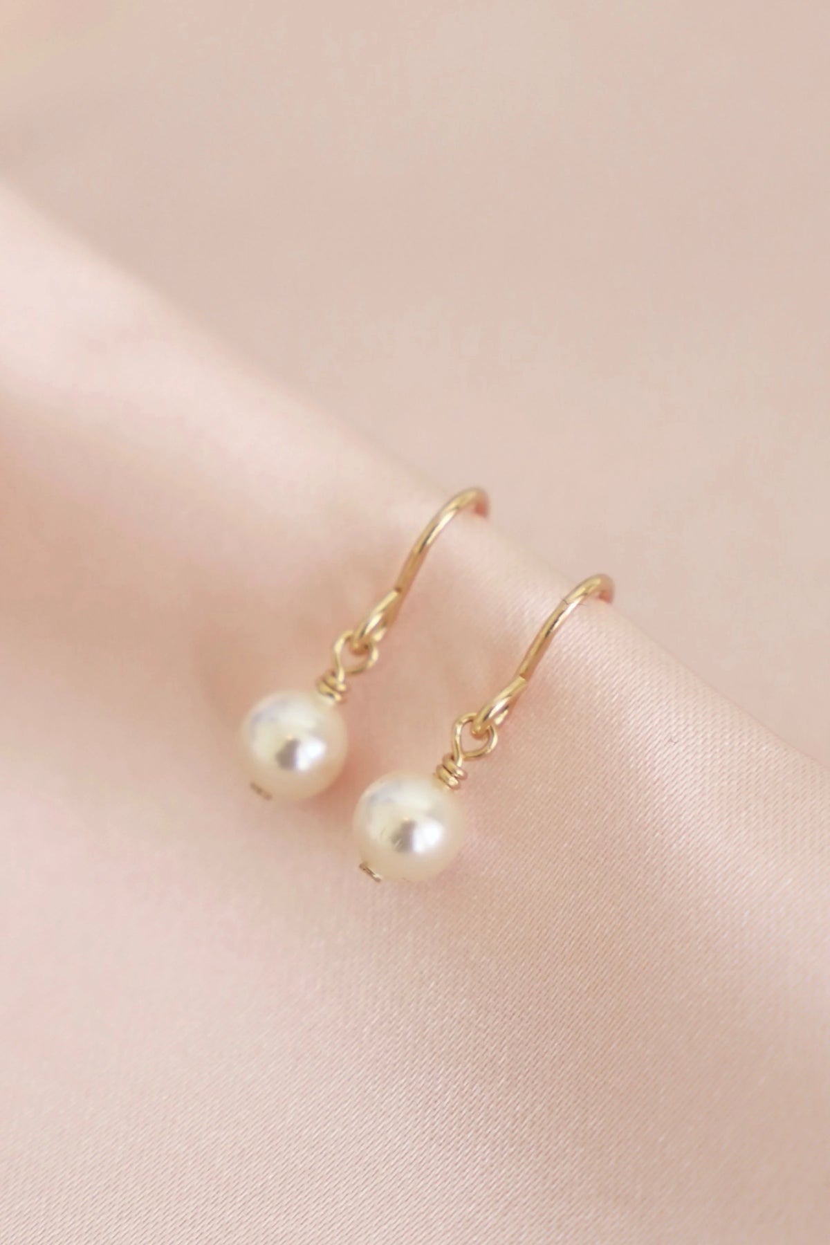 MINI PEARL EARRINGS