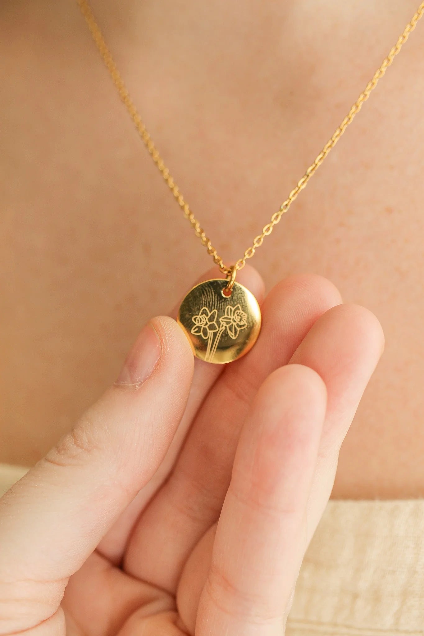 Birth Flower Necklace in Gold