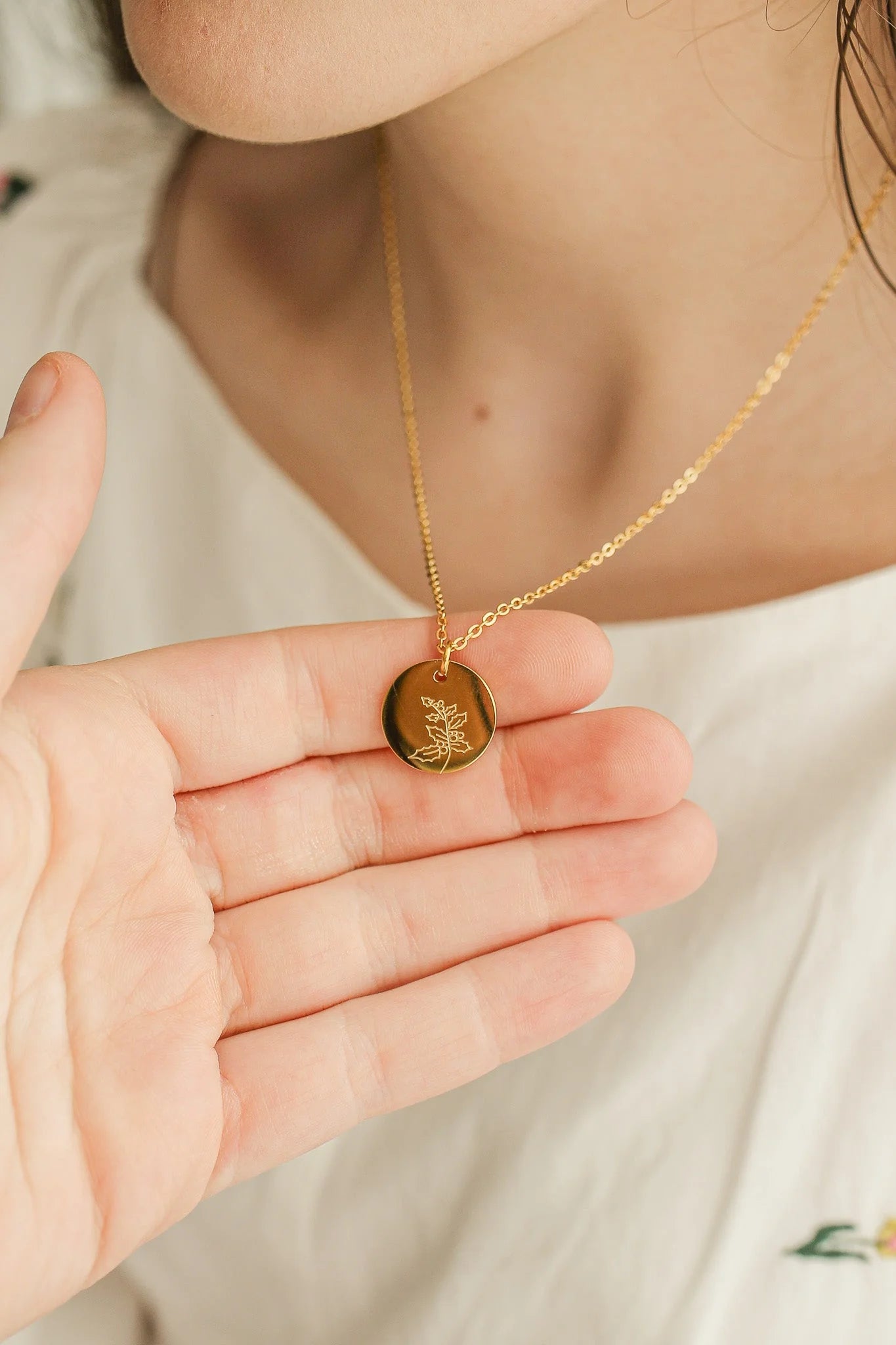 Birth Flower Necklace in Gold